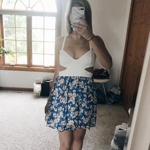 Solemio Dresses - WHITE / FLORAL DRESS Solemio Dresses - WHITE / FLORAL DRESS